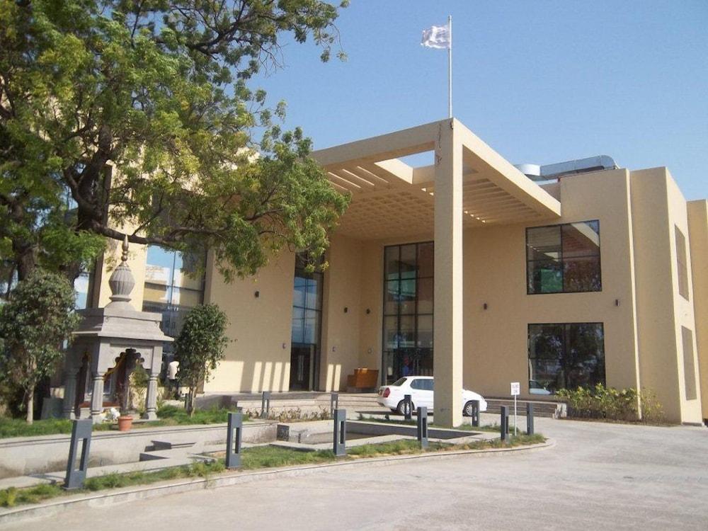 St Laurn The Spiritual Resort Shirdi Dış mekan fotoğraf