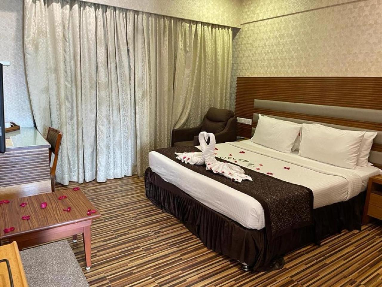St Laurn The Spiritual Resort Shirdi Dış mekan fotoğraf